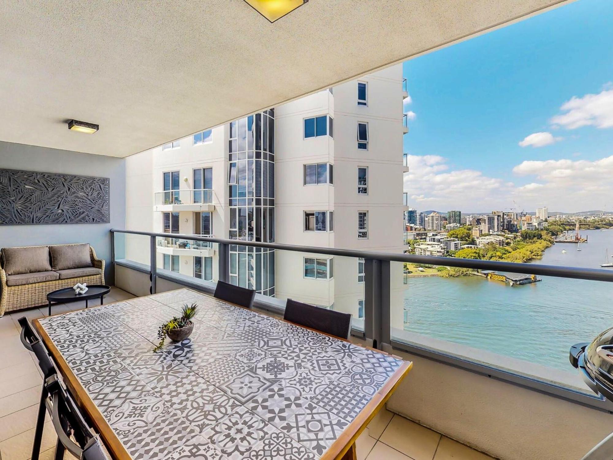 Luxury Riverfront Apartment Brisbane