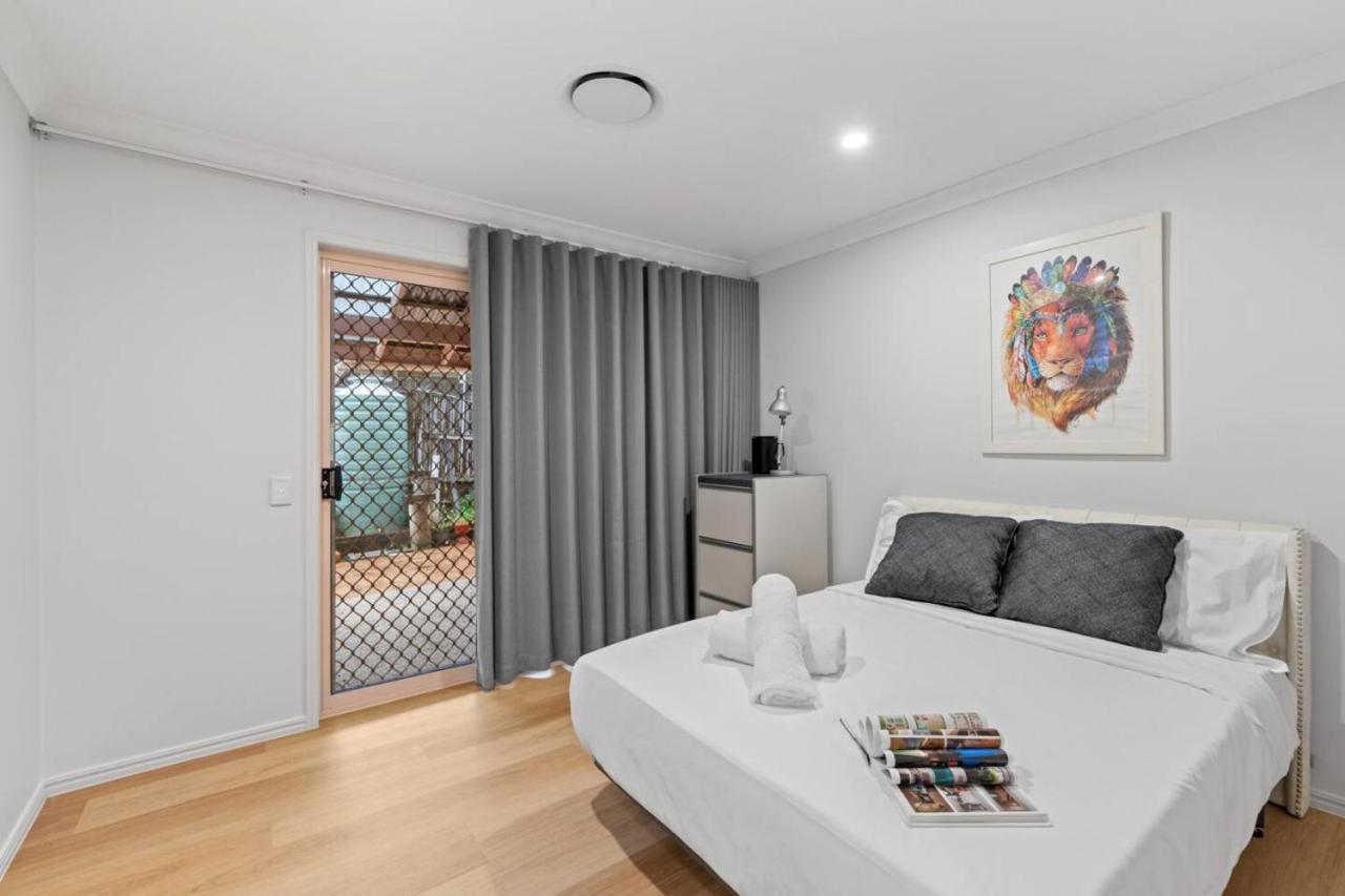 Stunning 5br Big Modern With Parking Malls And Parks Brisbane