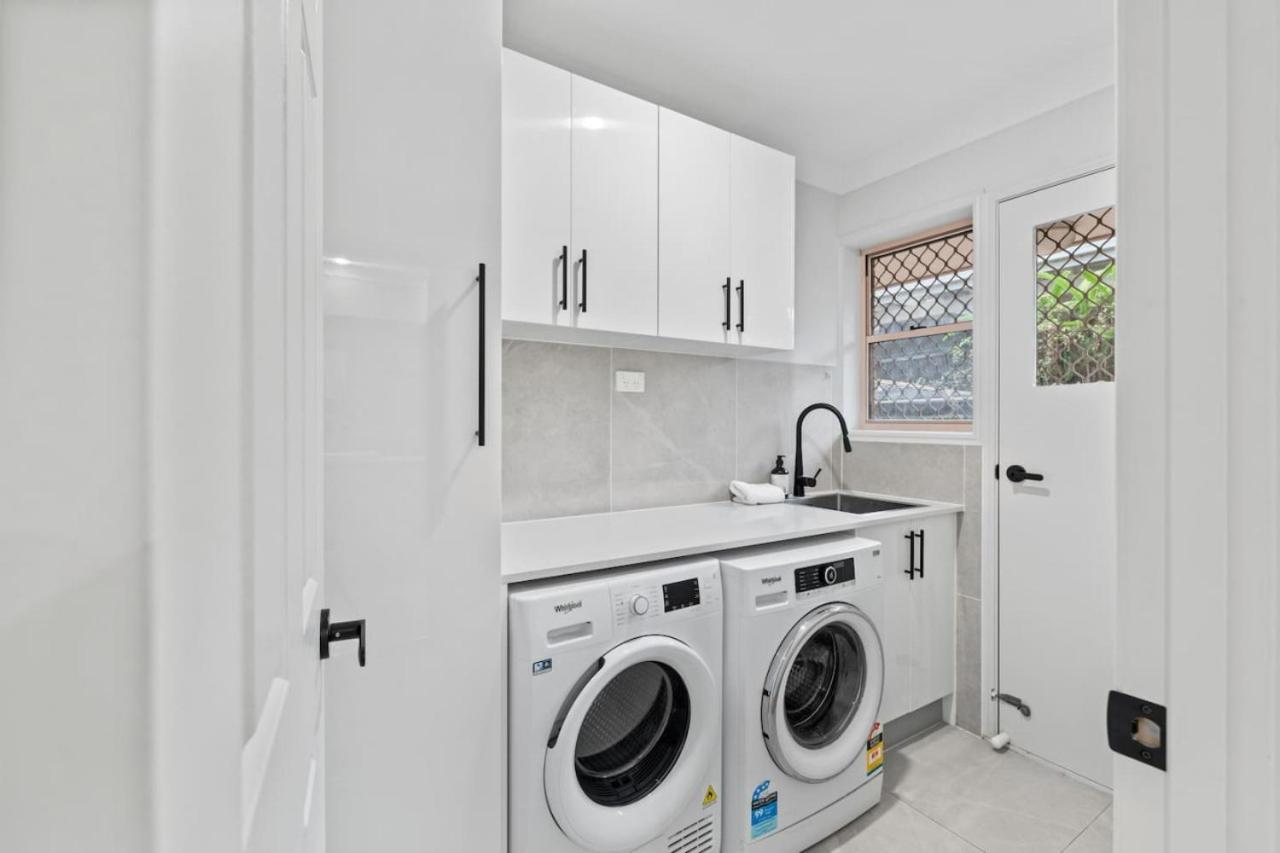 Stunning 5br Big Modern With Parking Malls And Parks Holiday home Brisbane