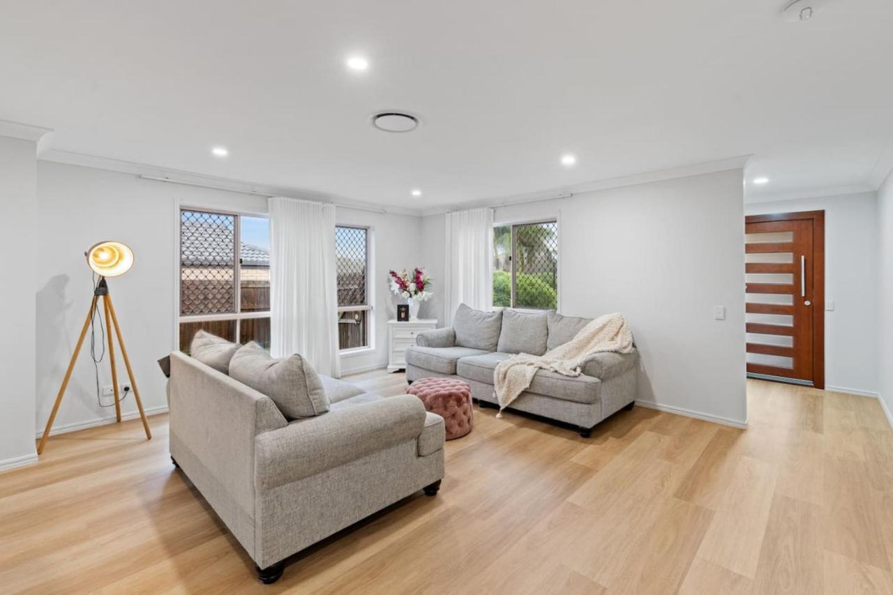 Holiday home Stunning 5br Big Modern With Parking Malls And Parks *