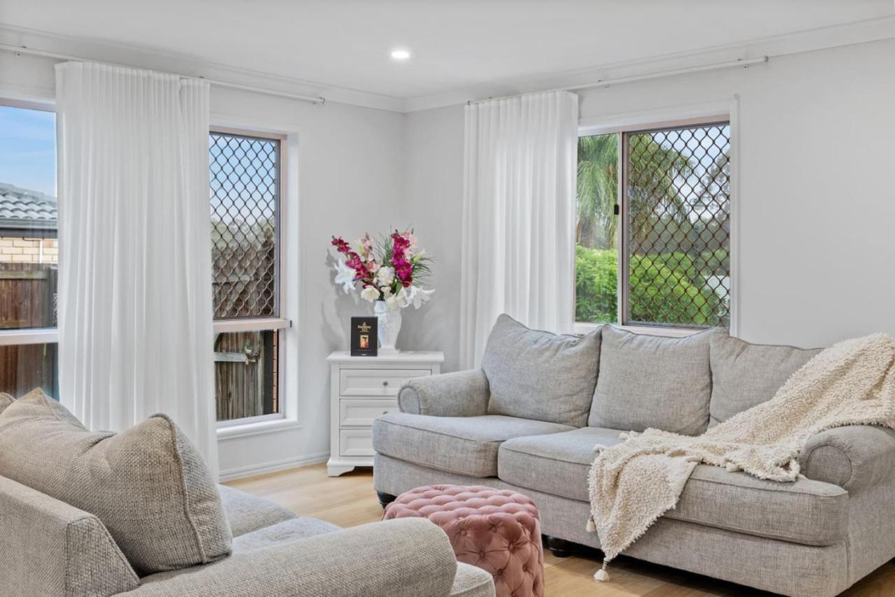 Stunning 5br Big Modern With Parking Malls And Parks Holiday home Brisbane