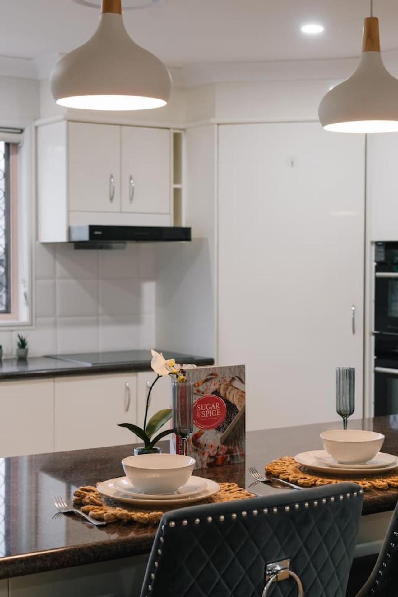 Holiday home Stunning 5br Big Modern With Parking Malls And Parks Brisbane