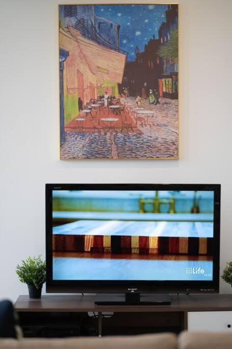 2br - Pool, Gym & Big Balcony Apartment *