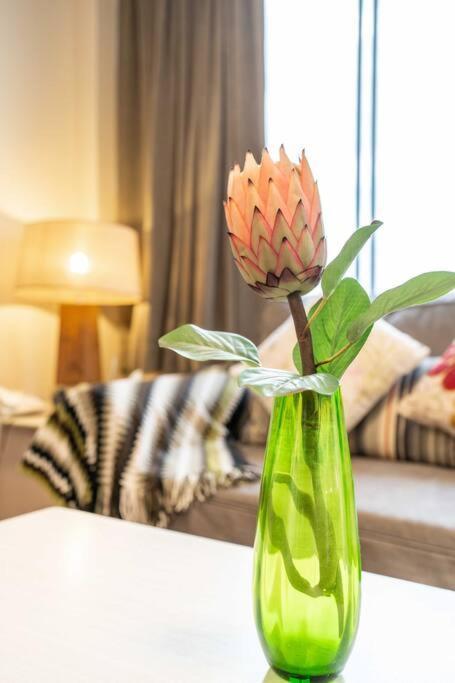 Apartment Quaint Auchenflower 1b1b W Parking Close To Uq - Af304
