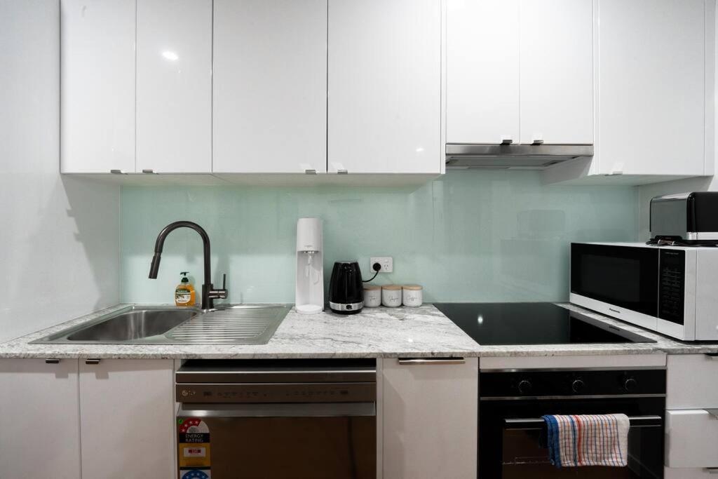 2br With Outdoor Deck With Nearby M10