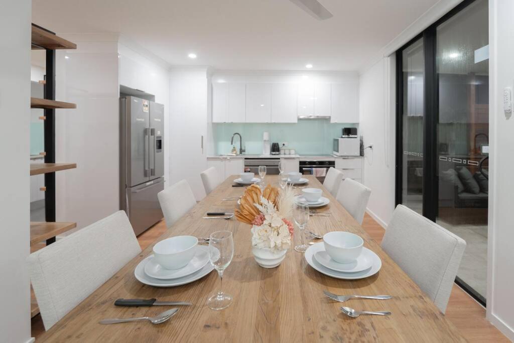 2br With Outdoor Deck With Nearby M10 Apartment