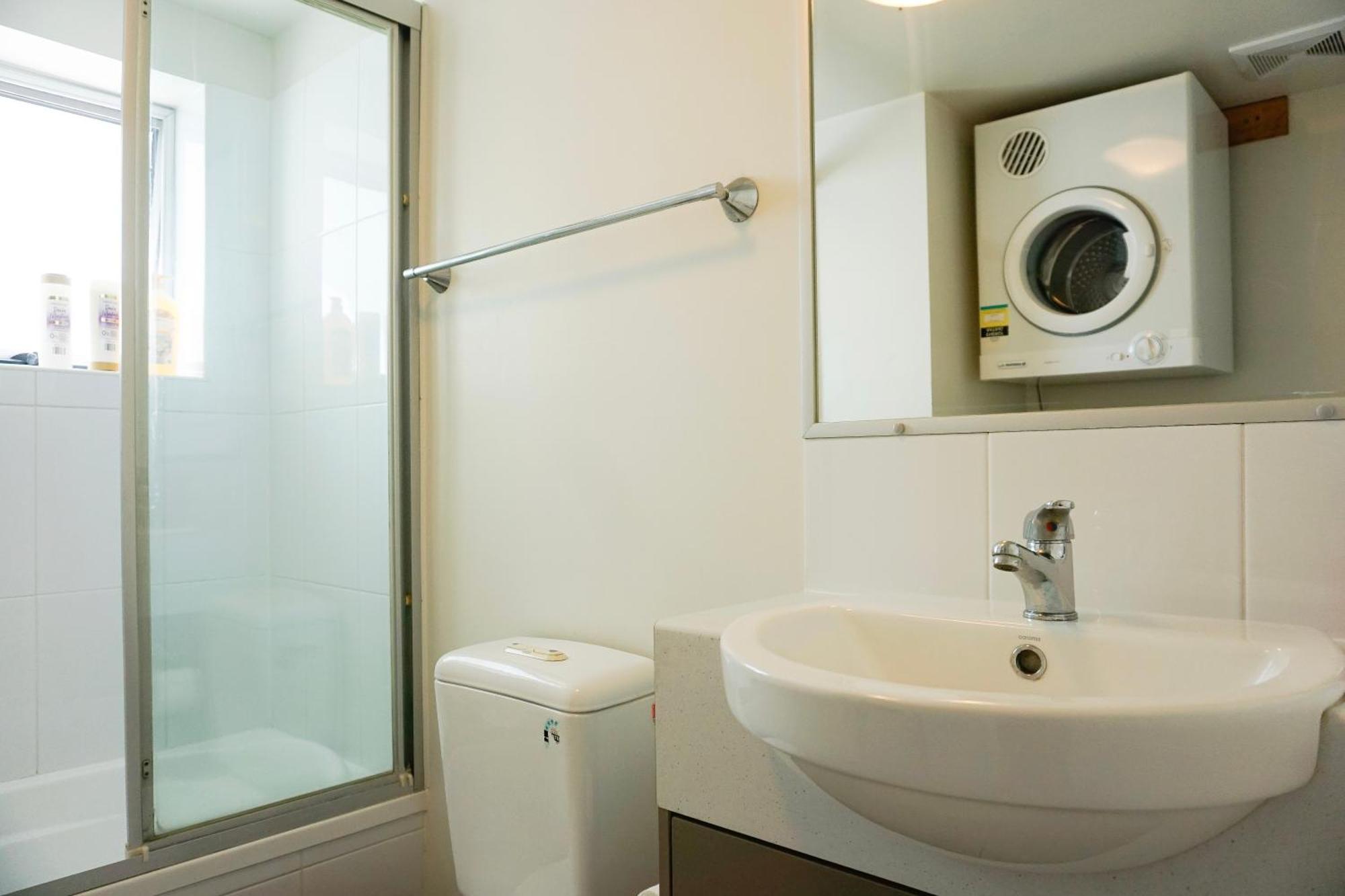 Located In The Heart Of Indooroopilly Apartment *