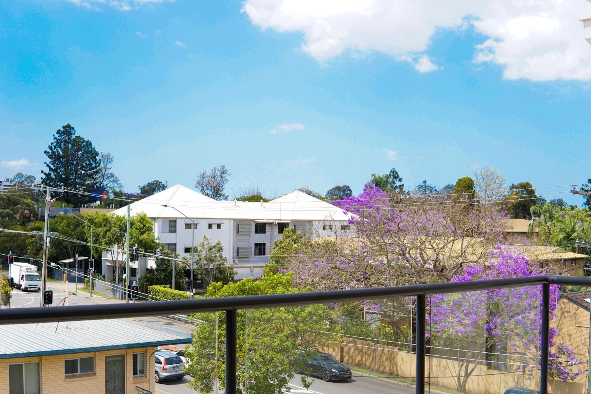 Located In The Heart Of Indooroopilly Apartment *