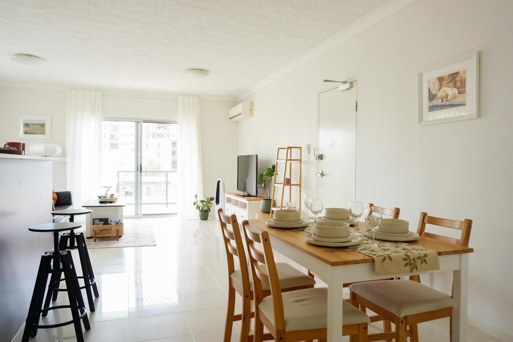 Located In The Heart Of Indooroopilly Apartment