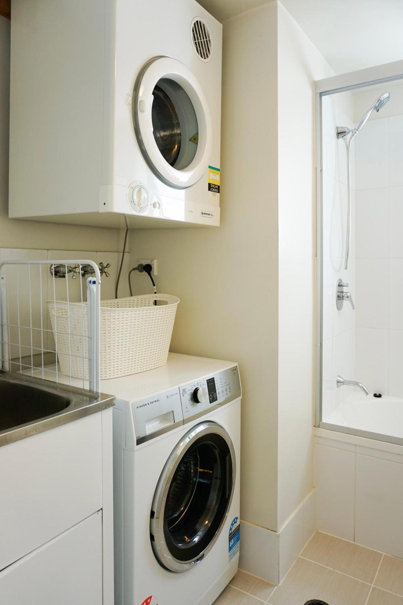 Located In The Heart Of Indooroopilly * Brisbane