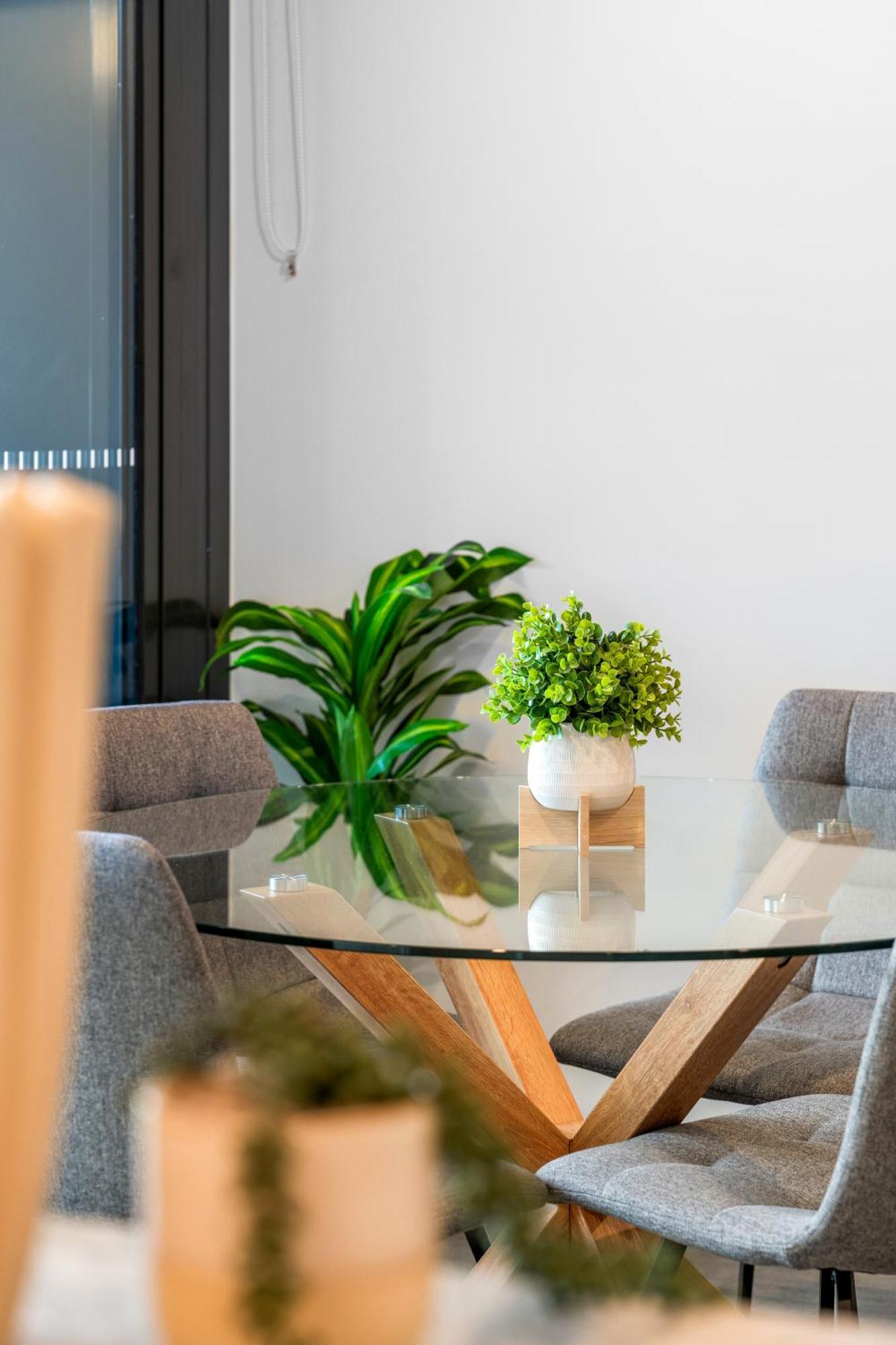 Apartment Sleek 1-bed With Rooftop Pool