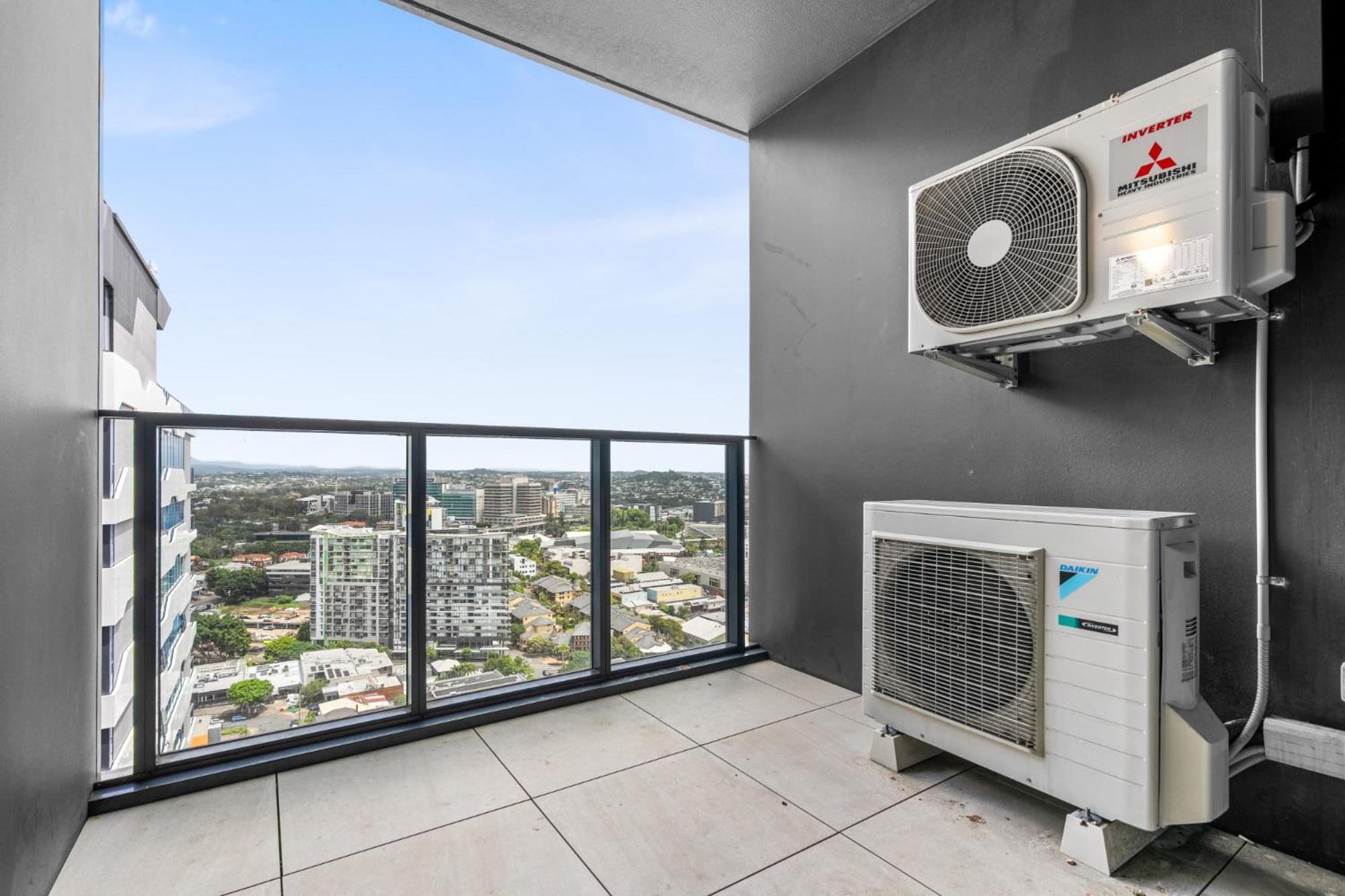 Apartment Sleek 1-bed With Rooftop Pool