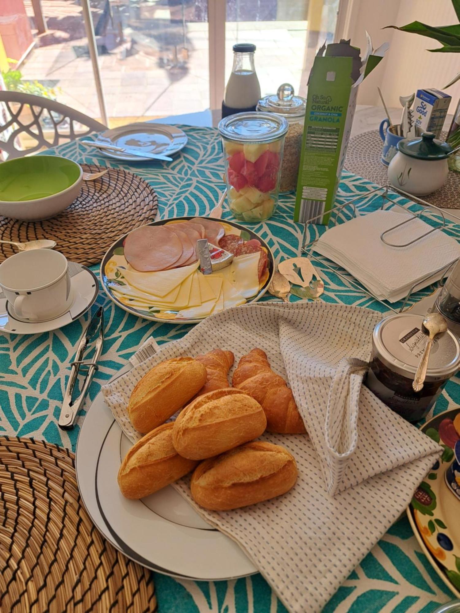 1960s Pool House - Hosted Bed & Breakfast 4*