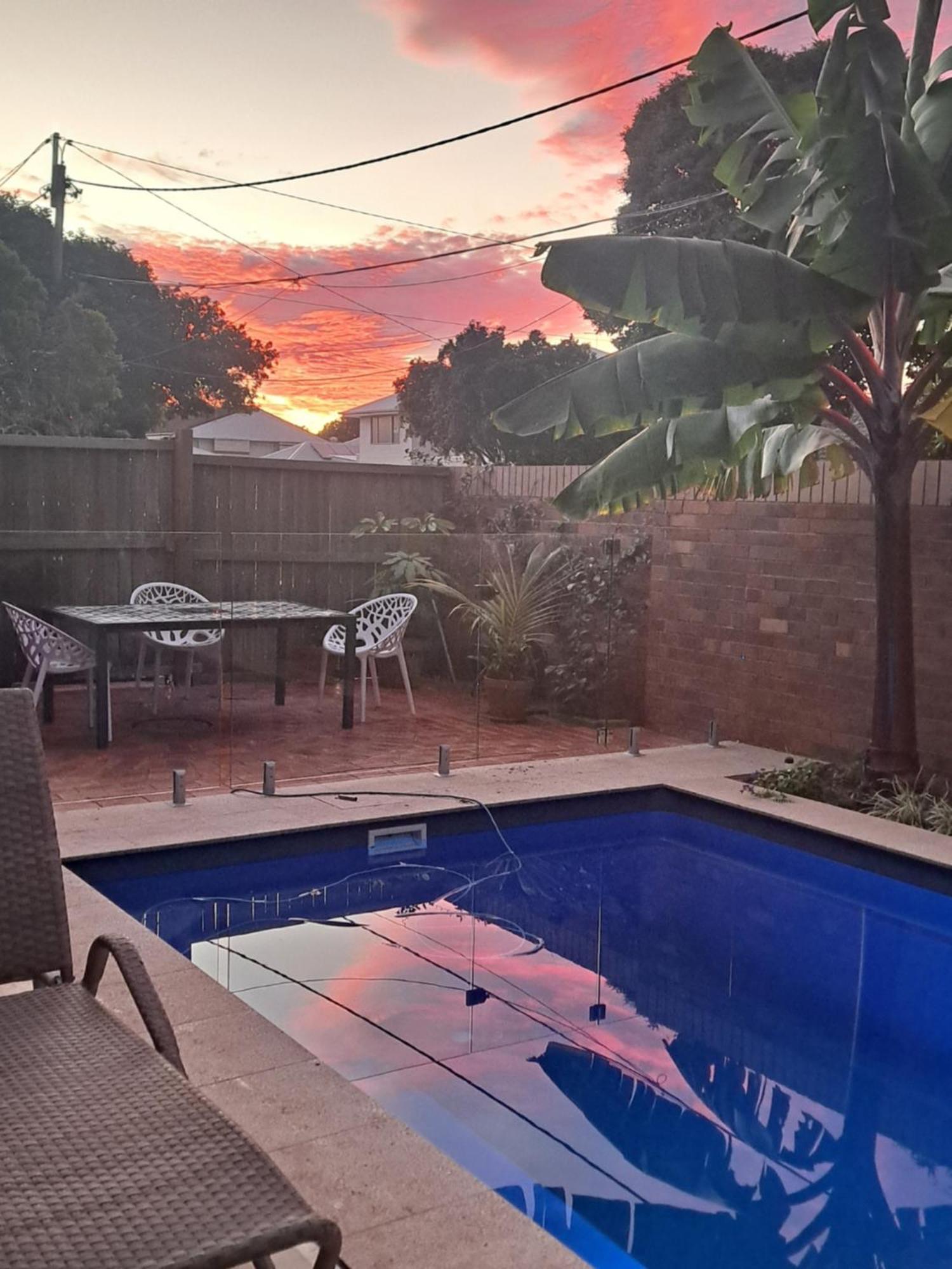 1960s Pool House - Hosted 4*