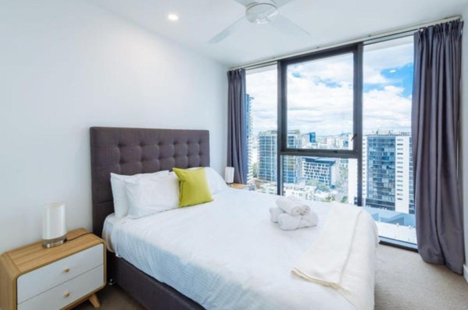 Cozy 2-bedroom With Spacious Balcony Apartment Brisbane