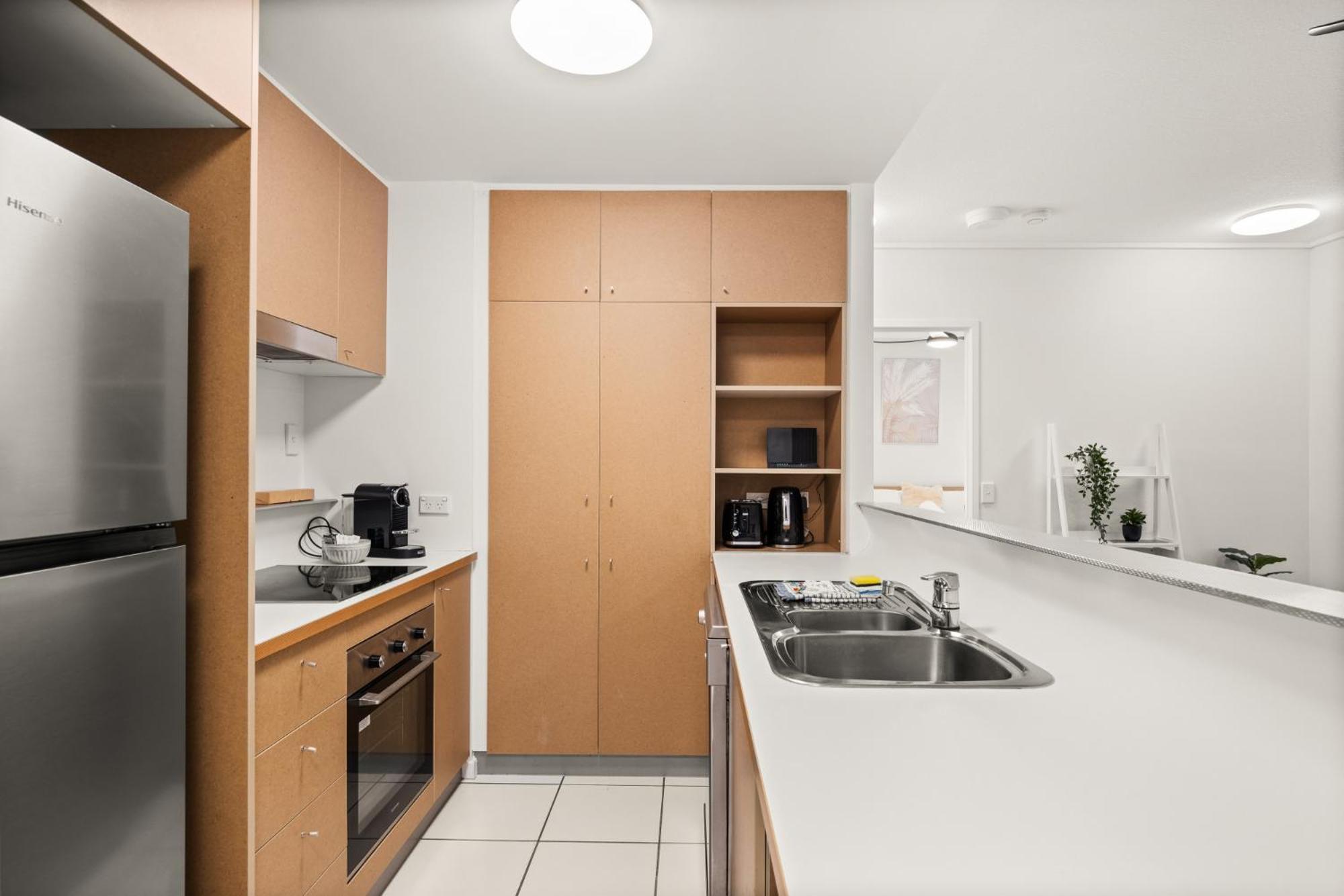 Apartment Vibrant 2-bed With Pool And Gym Access *