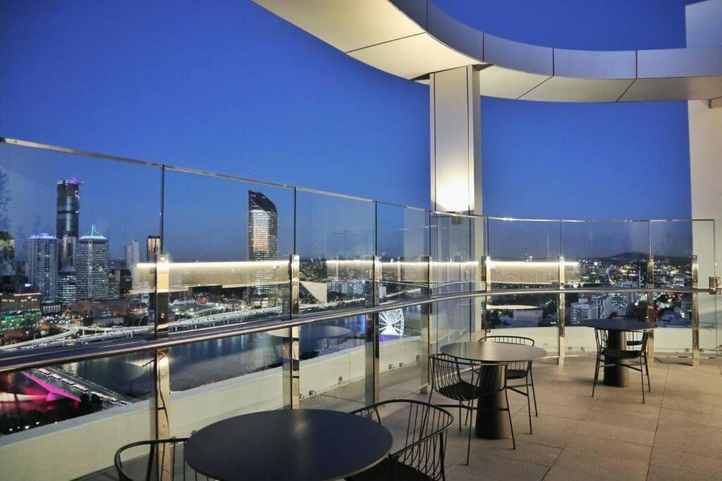 Modern Style River View 2 Bedroom With Parking Apartment *