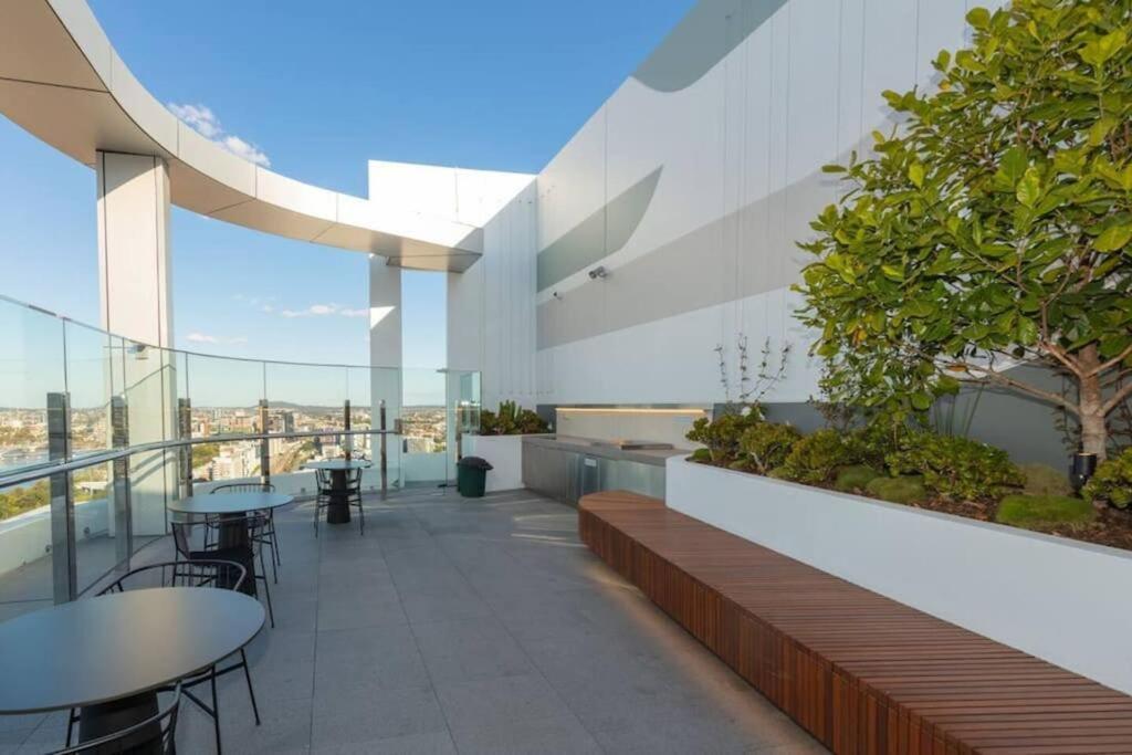 Modern Style River View 2 Bedroom With Parking Apartment *
