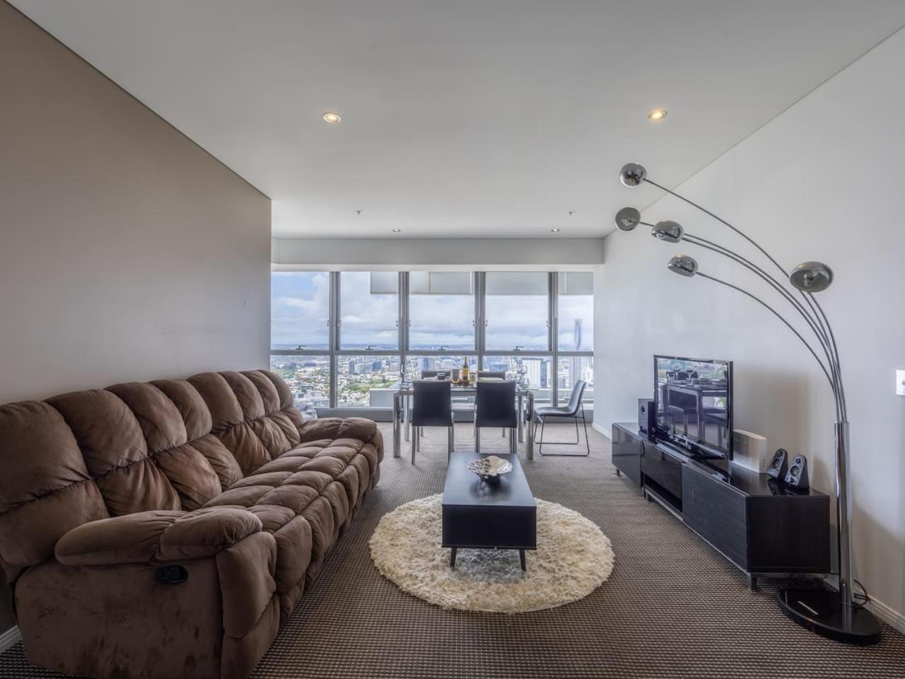 Stunning 2br Lights View Near Parks And Riverside *