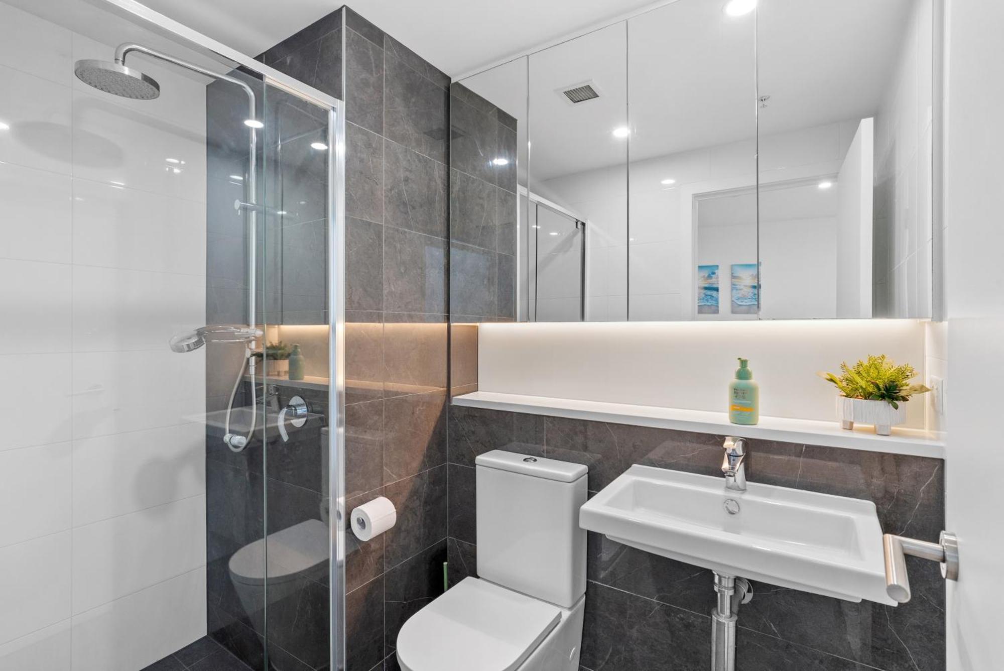 Riverviews 1br 1ba Skytower With Pool, Gym, Sauna Apartment