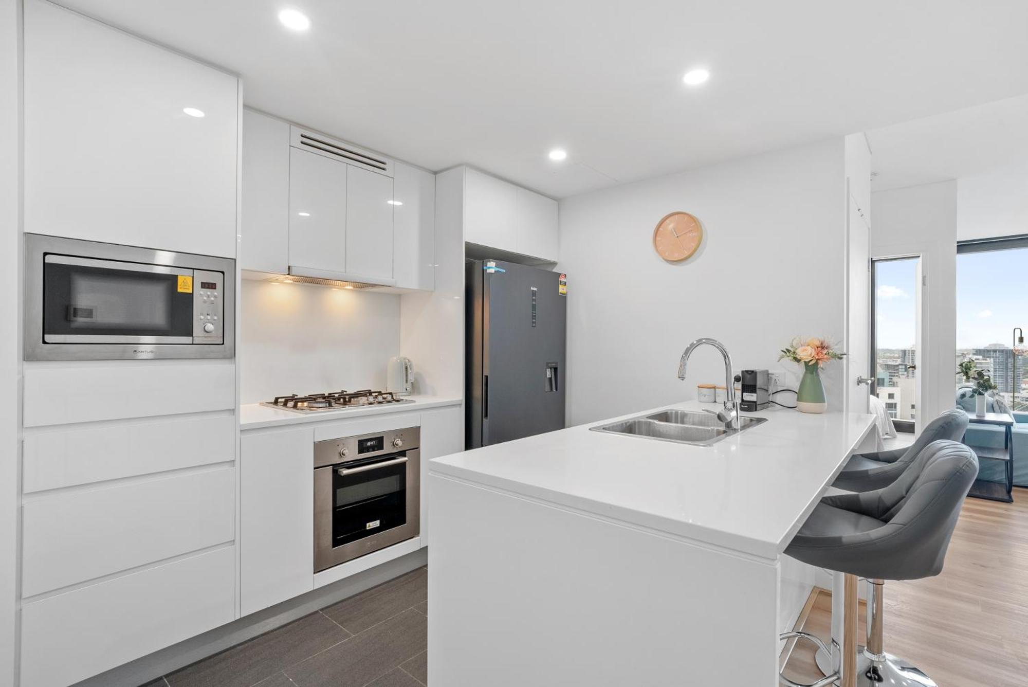 Riverviews 1br 1ba Skytower With Pool, Gym, Sauna Apartment *