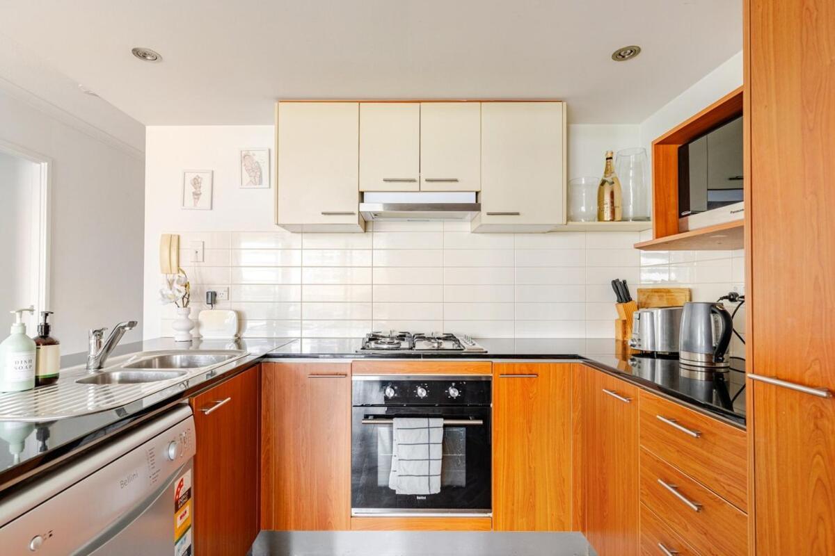Artist Retreat With Huge Entertaining Balcony Apartment *
