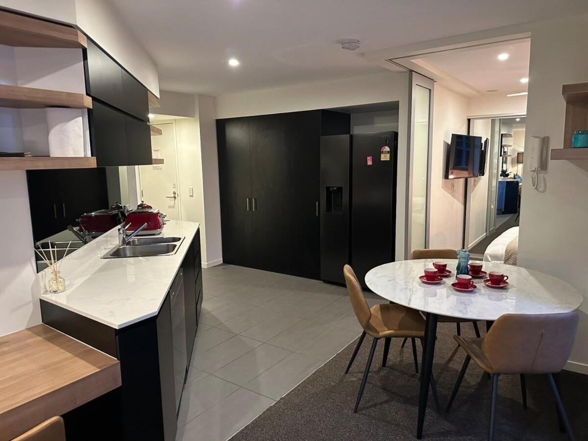 Apartment Discover Urban Bliss In Our 1-bedroom Apartment! Views And Cultural Gems *