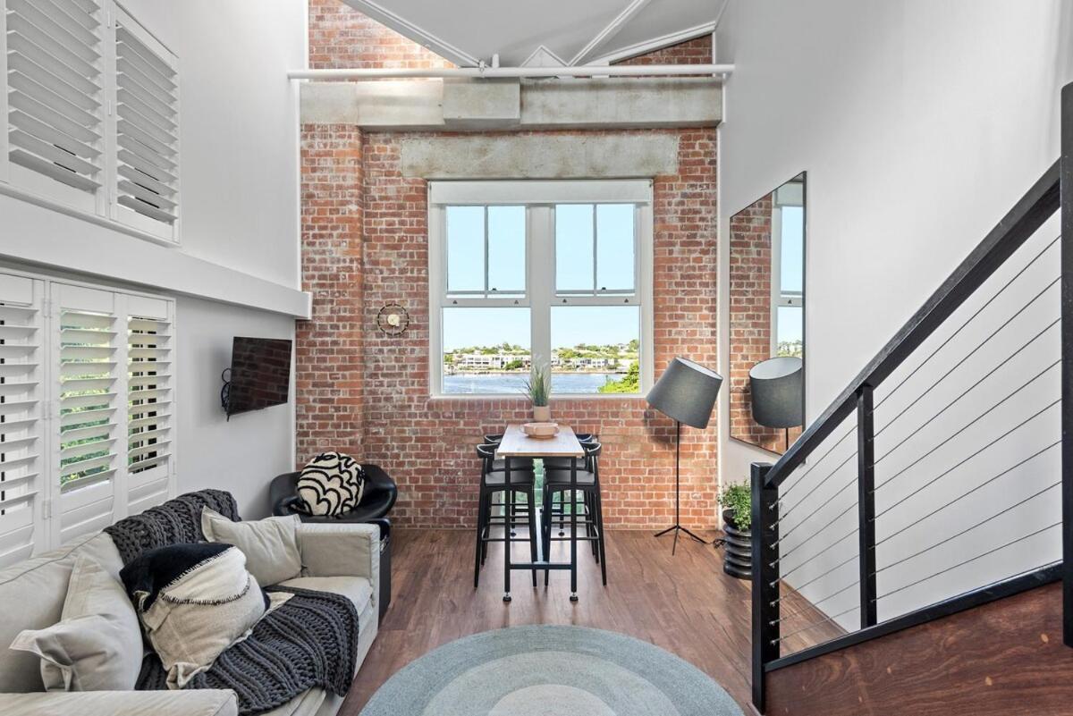 Luxury Water Views - 2bed-2bath-1car-pool Apartment Brisbane