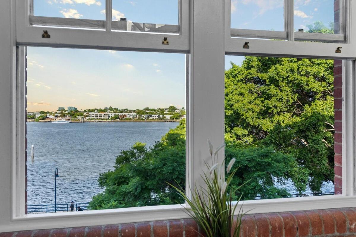 Apartment Luxury Water Views - 2bed-2bath-1car-pool *