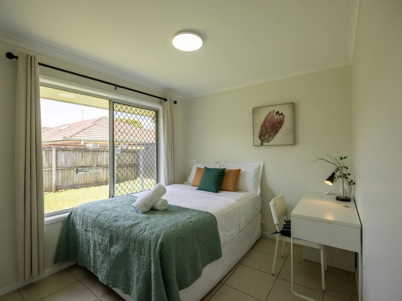 Steps To Mall And Transport 3beds Vibrance At Sunnybank Holiday home *