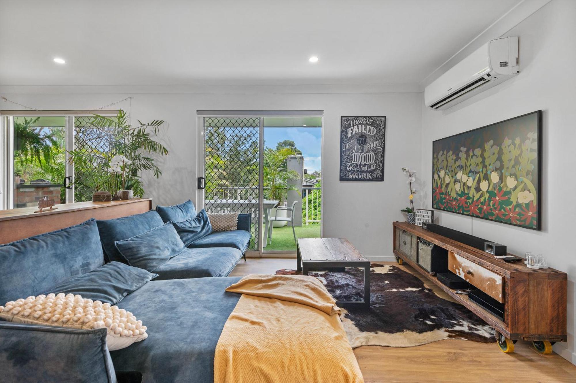 Spacious 3bdroom Entertaining Unit Close To City, Cafes And Shops