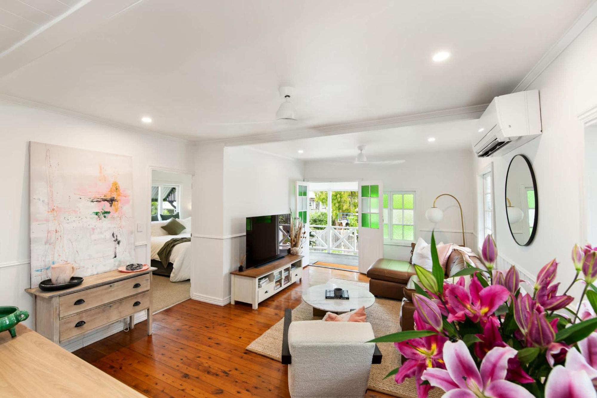 3 Bed Queenslander In Heart Of Holiday home Brisbane