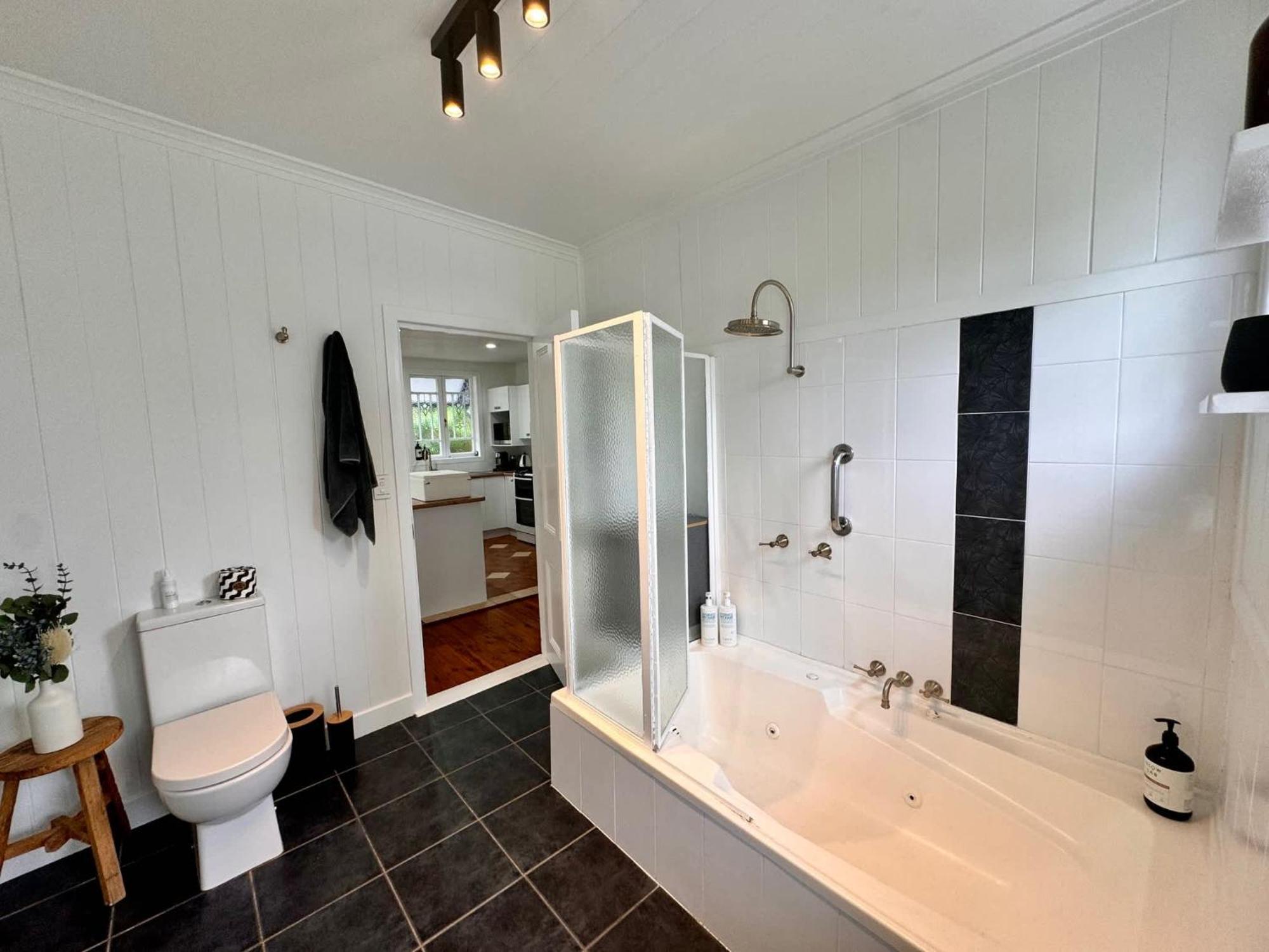 3 Bed Queenslander In Heart Of Brisbane