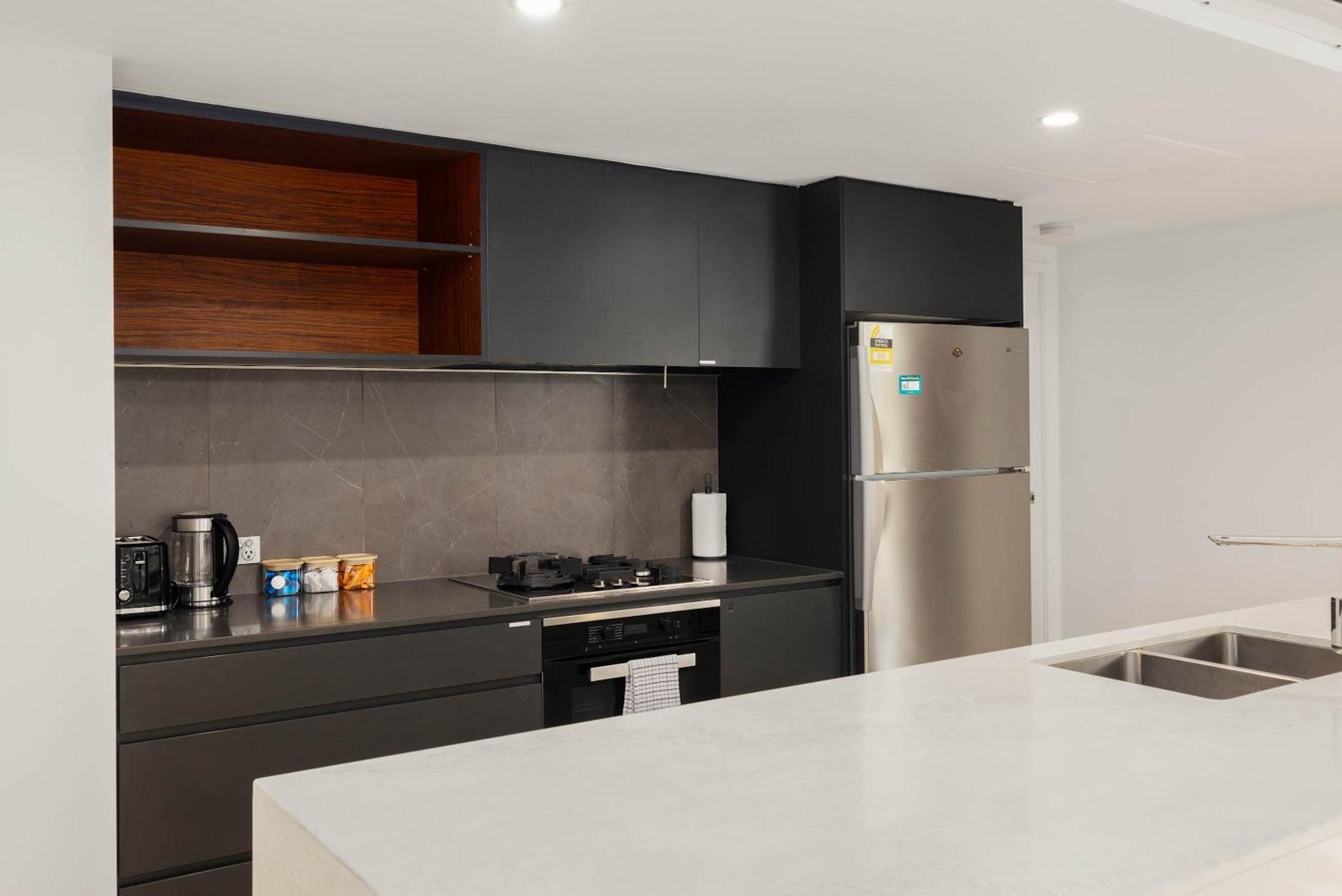 Newly Renovated 3br 2 Parking Spaces Pool Gym Views Walk To Shops * Brisbane