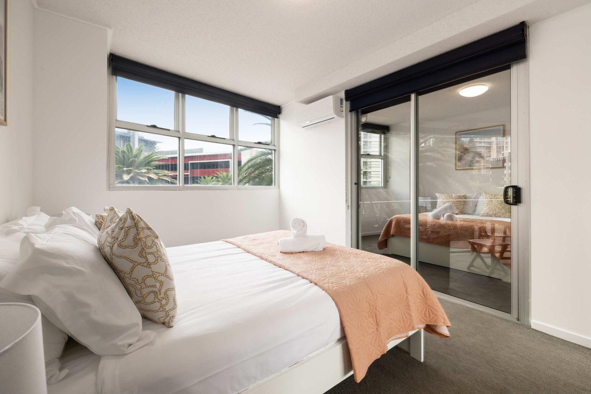 Newly Renovated 3br 2 Parking Spaces Pool Gym Views Walk To Shops * Brisbane