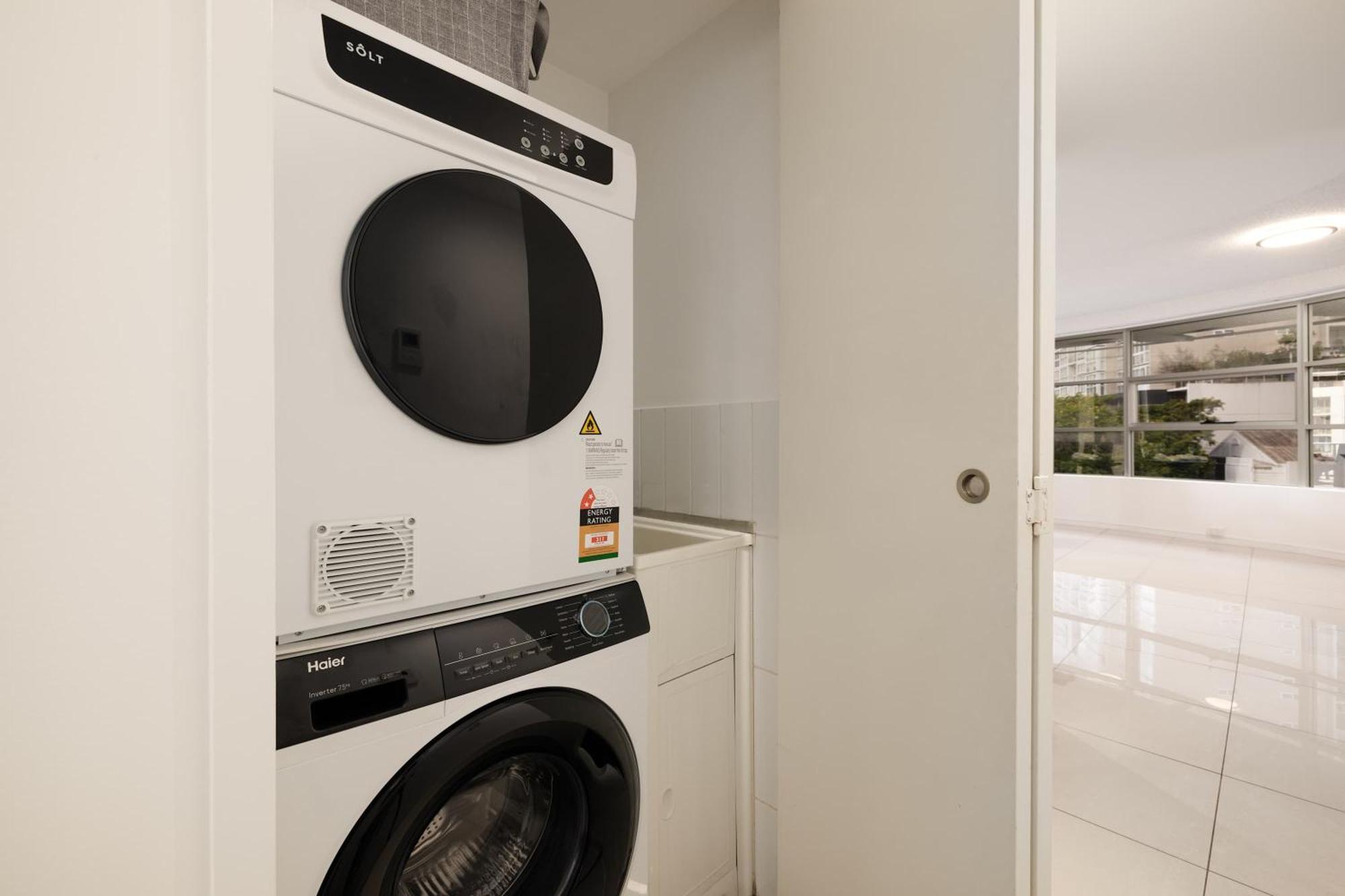 Newly Renovated 3br 2 Parking Spaces Pool Gym Views Walk To Shops Brisbane
