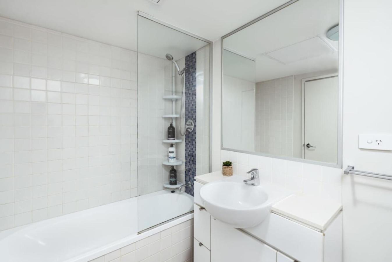 Apartment Great Value Cbd 2 Beds Free Carpark Pool And Gym
