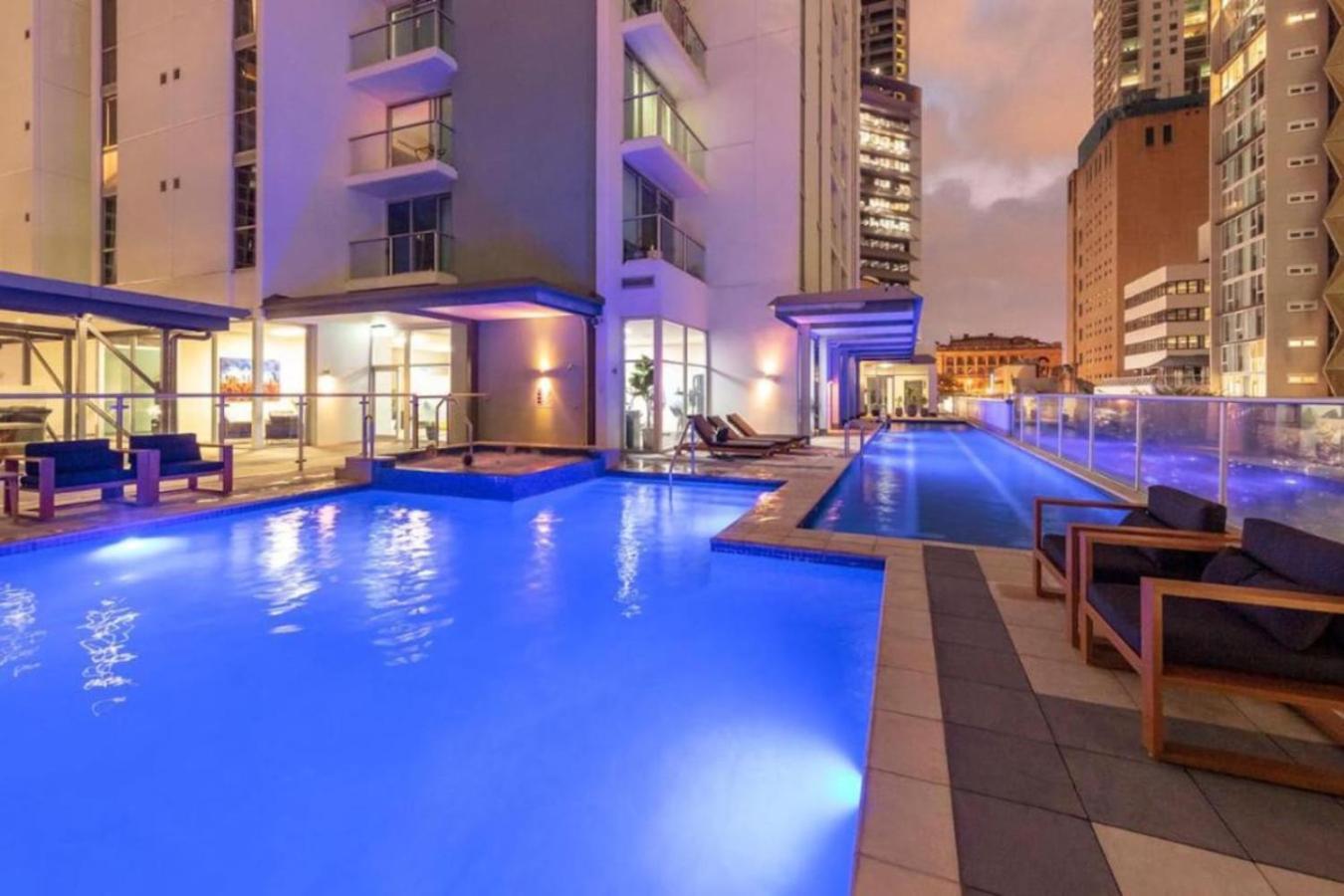 Great Value Cbd 2 Beds Free Carpark Pool And Gym Brisbane