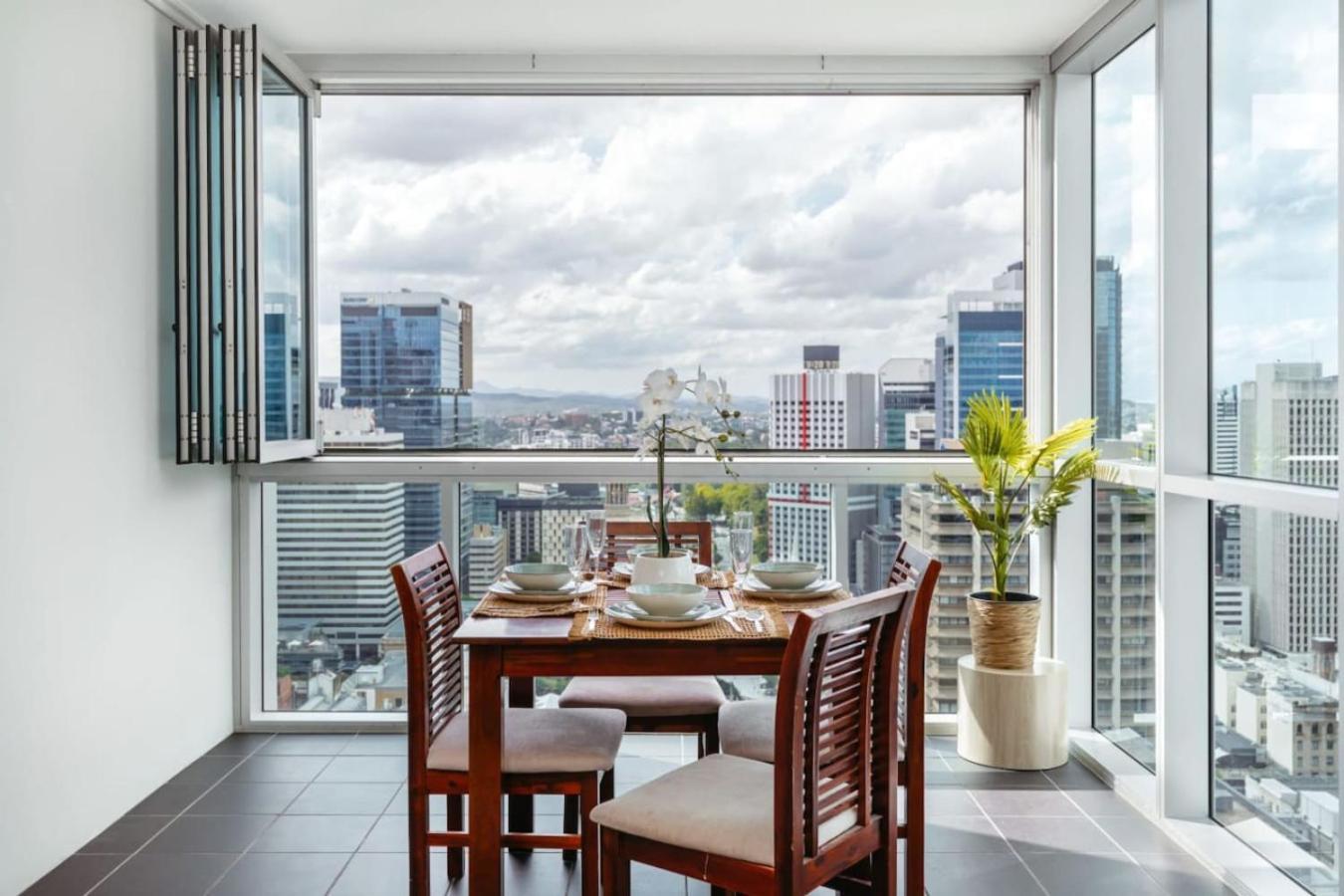 Great Value Cbd 2 Beds Free Carpark Pool And Gym Apartment *