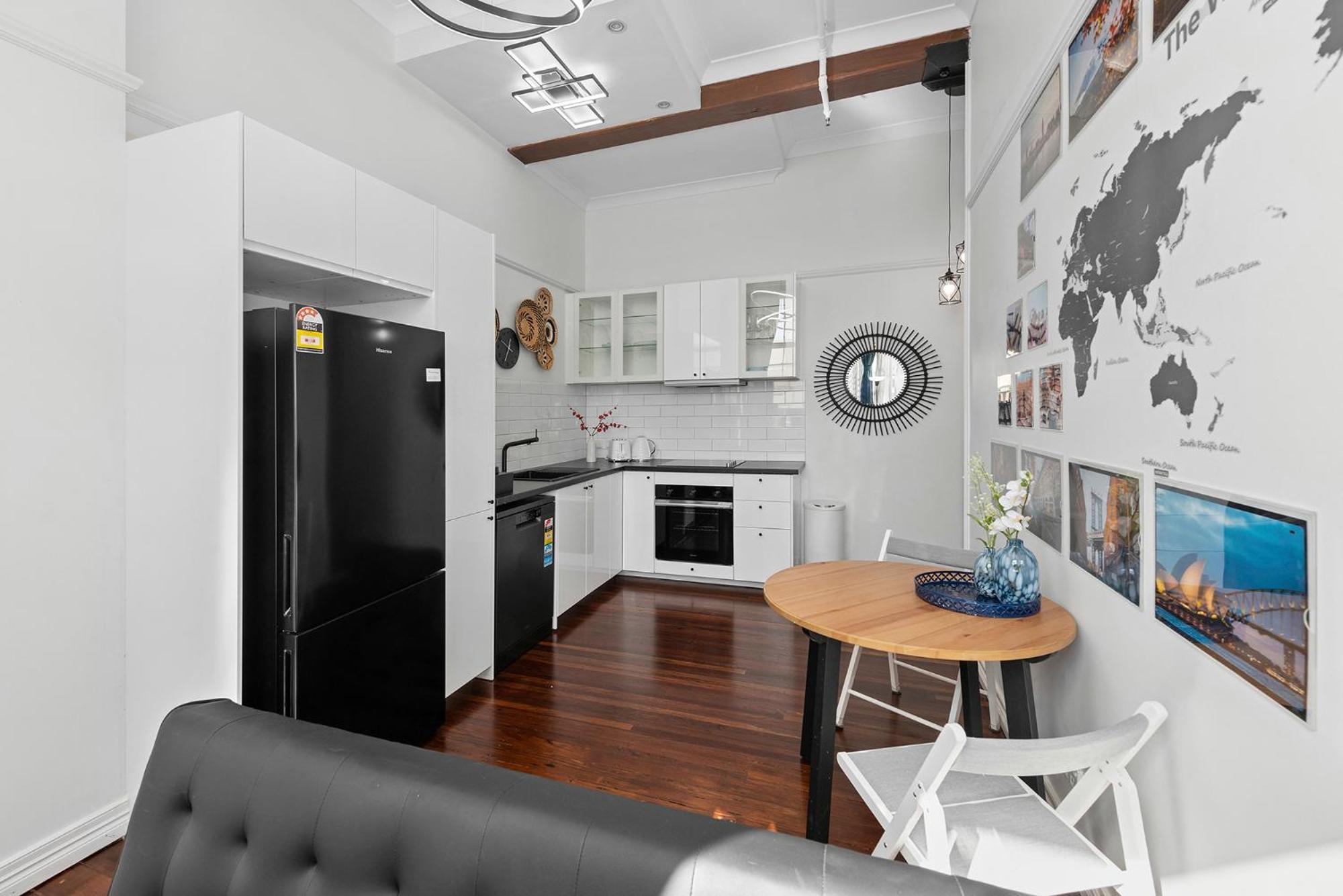 High Ceiling 1 Bedroom In The Apartment Brisbane