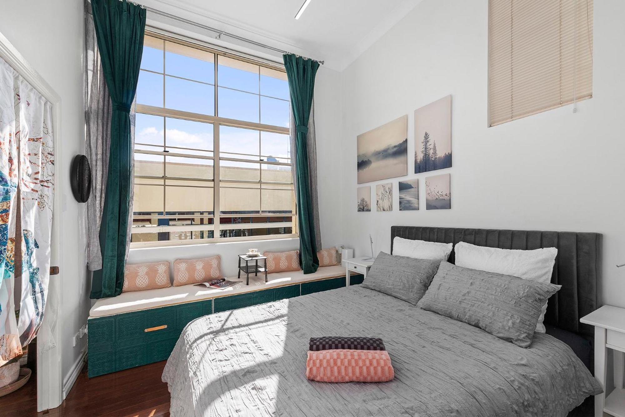 High Ceiling 1 Bedroom In The *