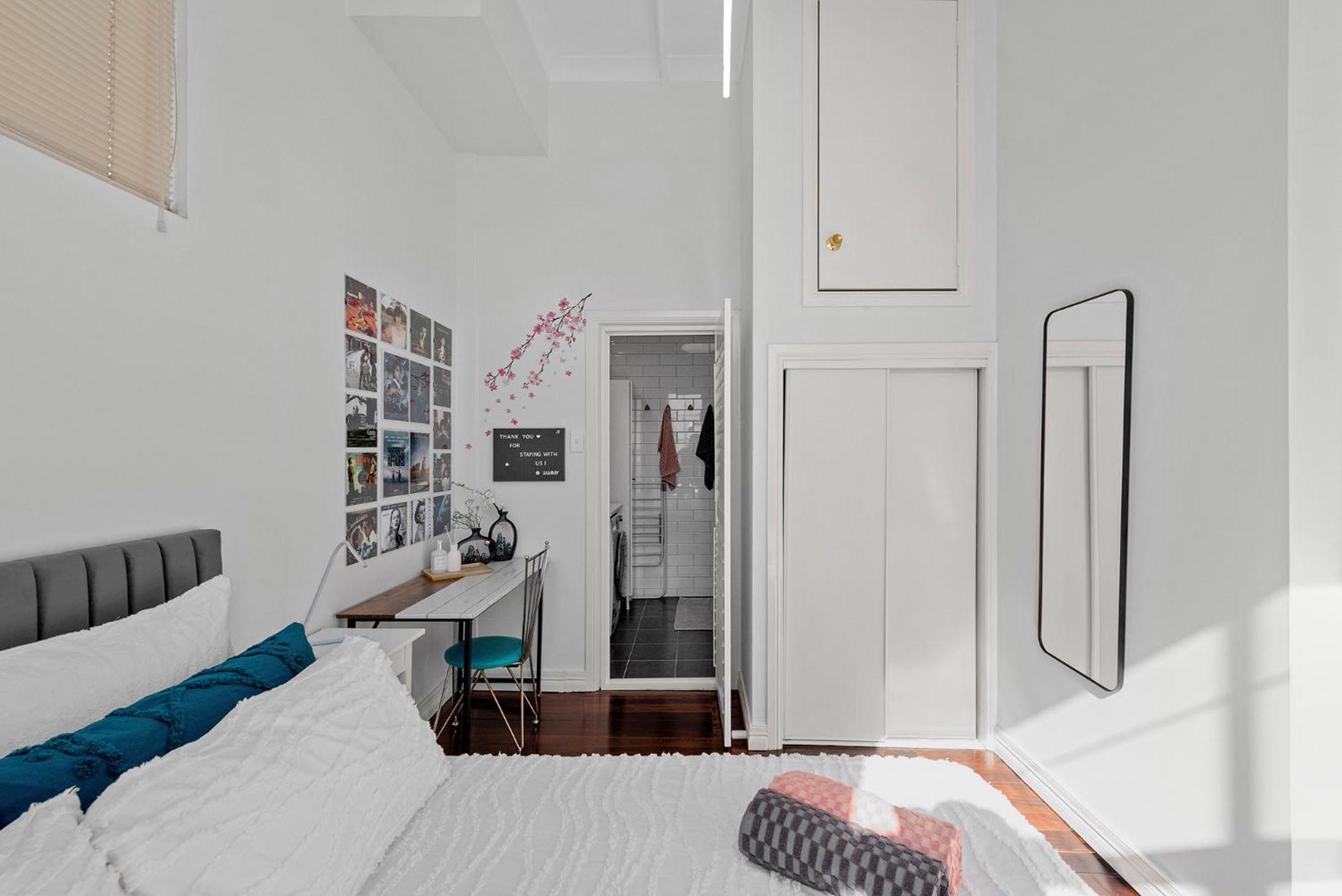 Apartment High Ceiling 1 Bedroom In The *