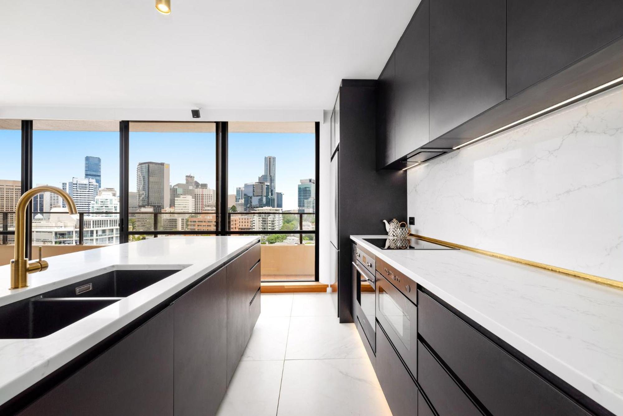 Apartment Sub Penthouse Luxury Apartment With Panoramic City Views *