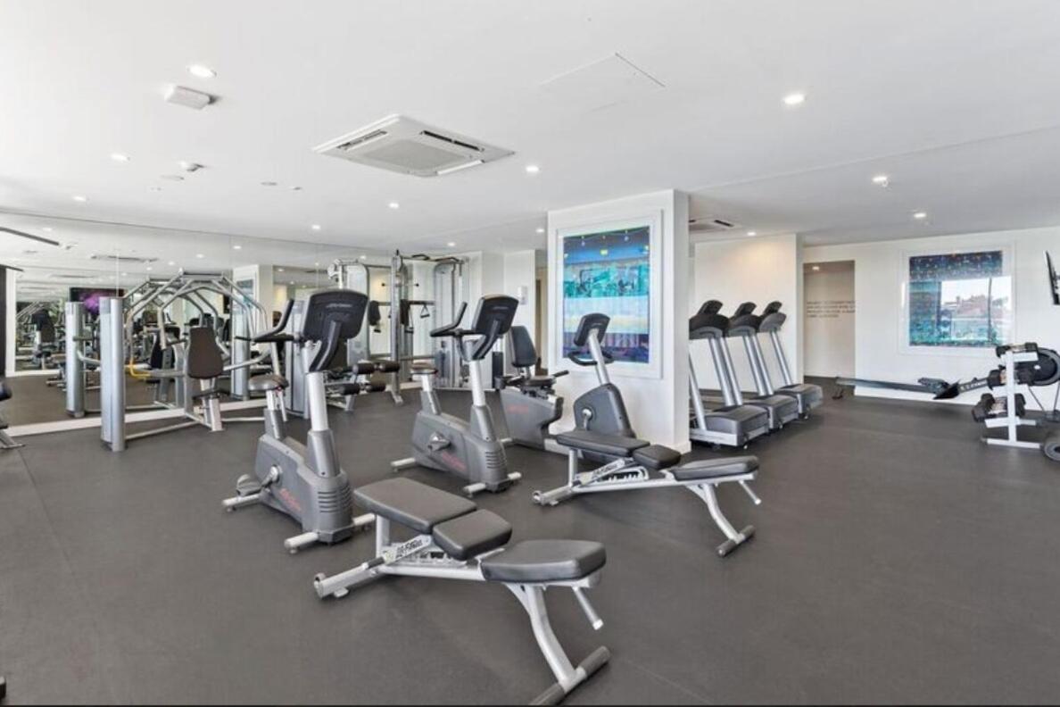 Modern 1 Bedroom With Views Pool And Gym * Brisbane