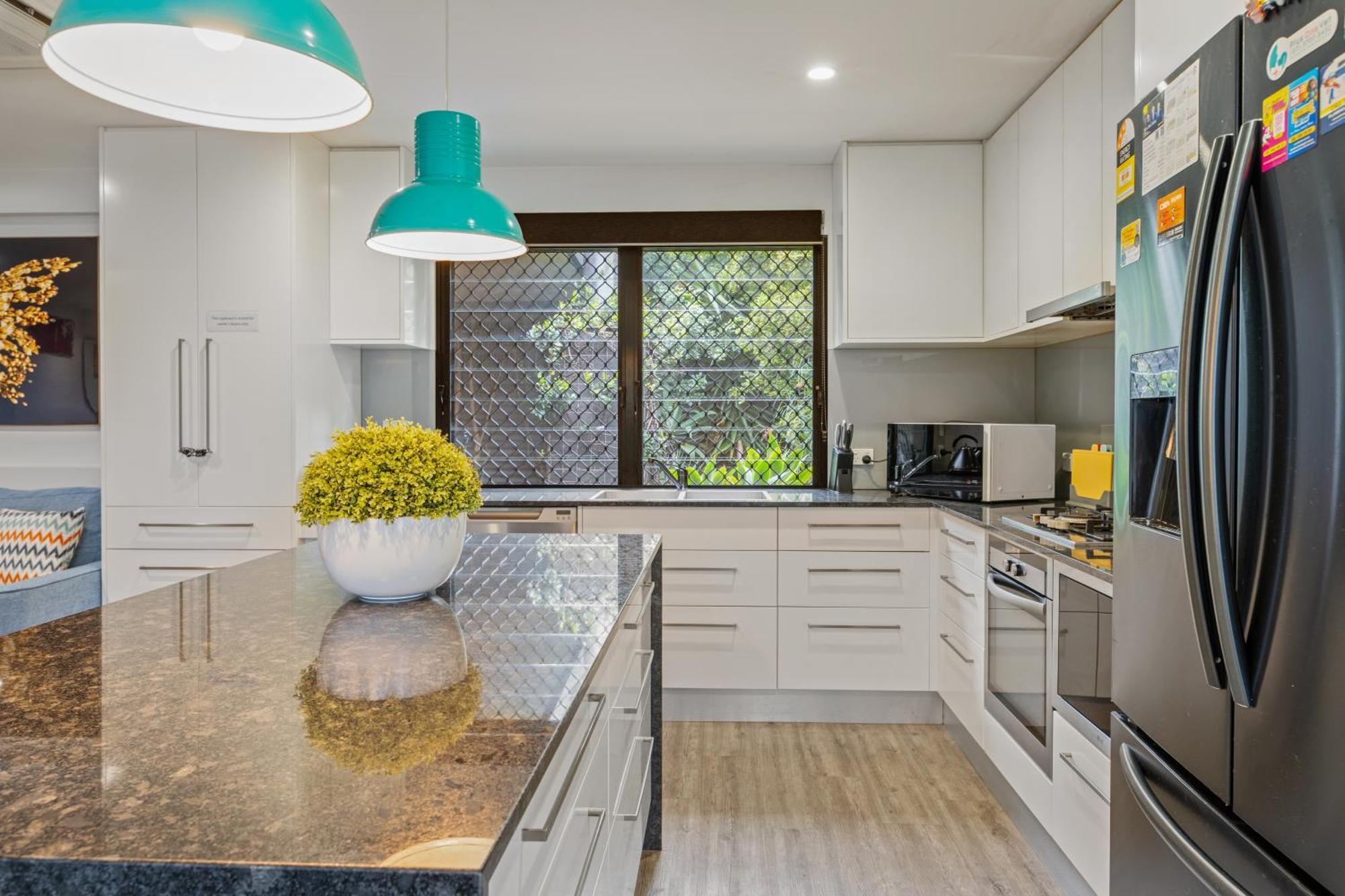 4br Haven In Macgregor - Family Fun Awaits Brisbane