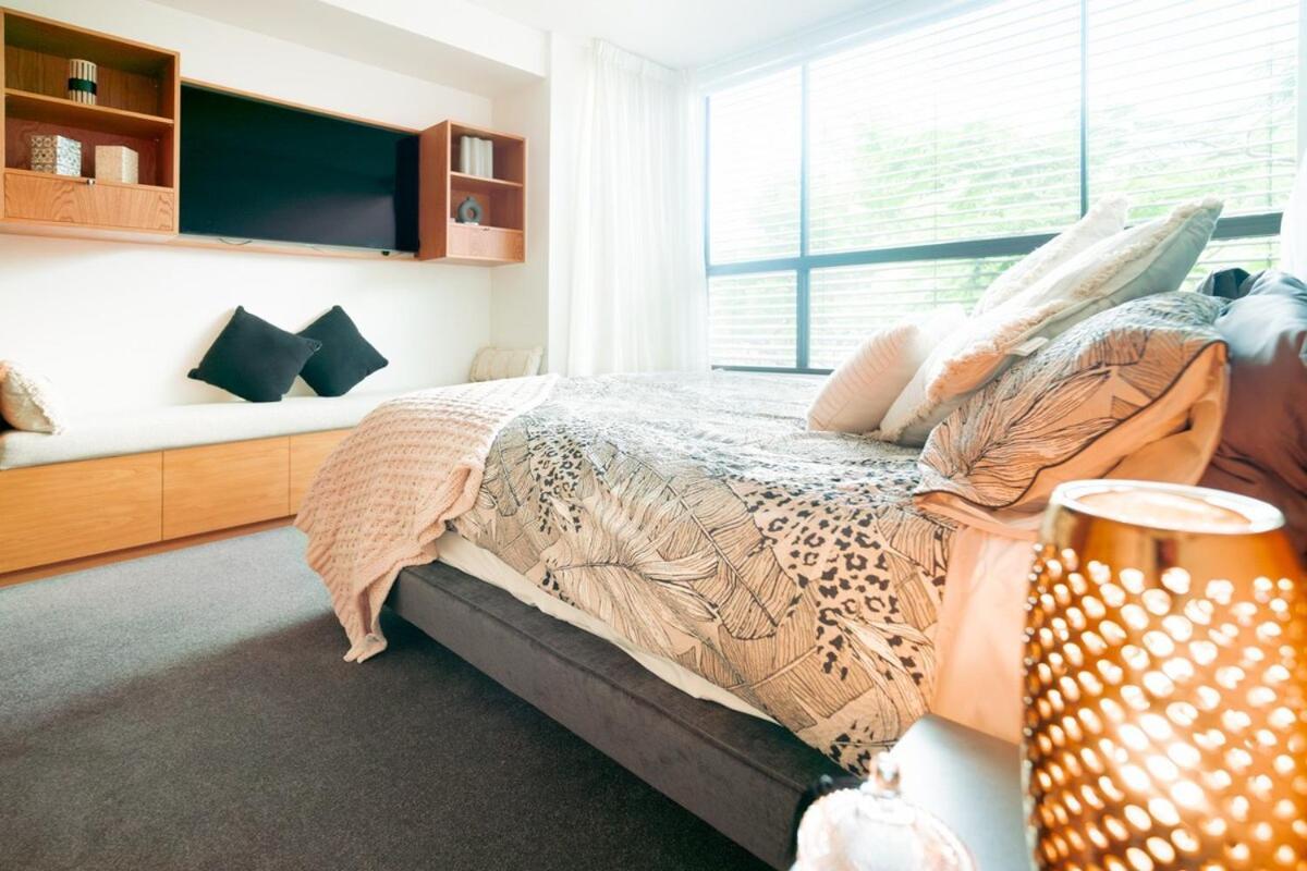 Luxury 3br In Beautiful New Farm