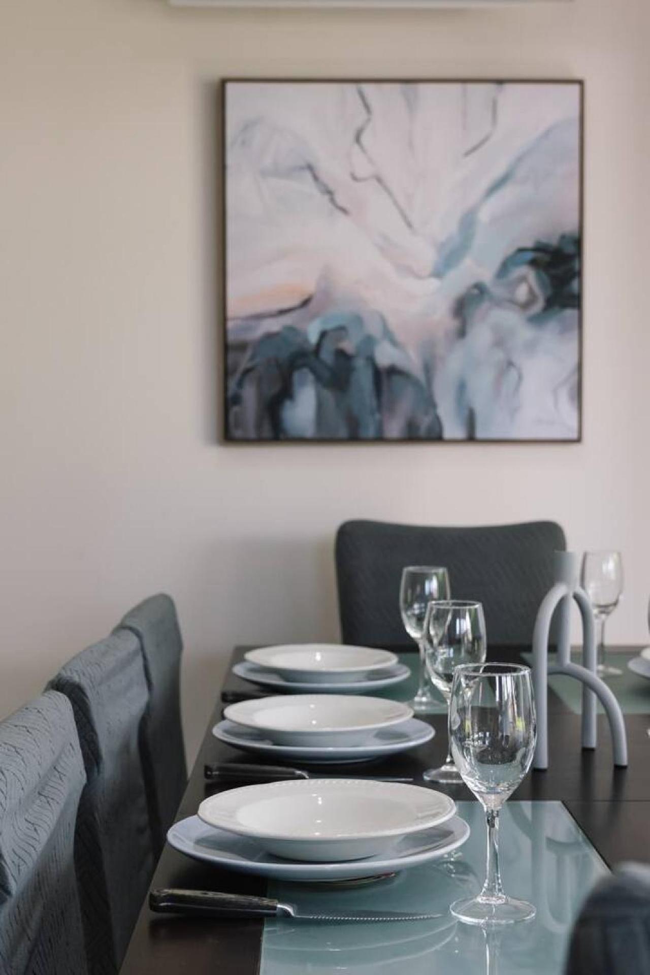 Holiday home Charming 4bedroom Near Train Station And Beaches Brisbane