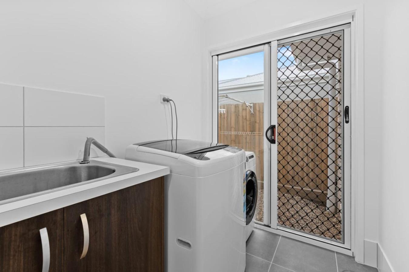 Holiday home 1mins To Mall Brandnew 4beds Cozy With Ducted Ac Brisbane