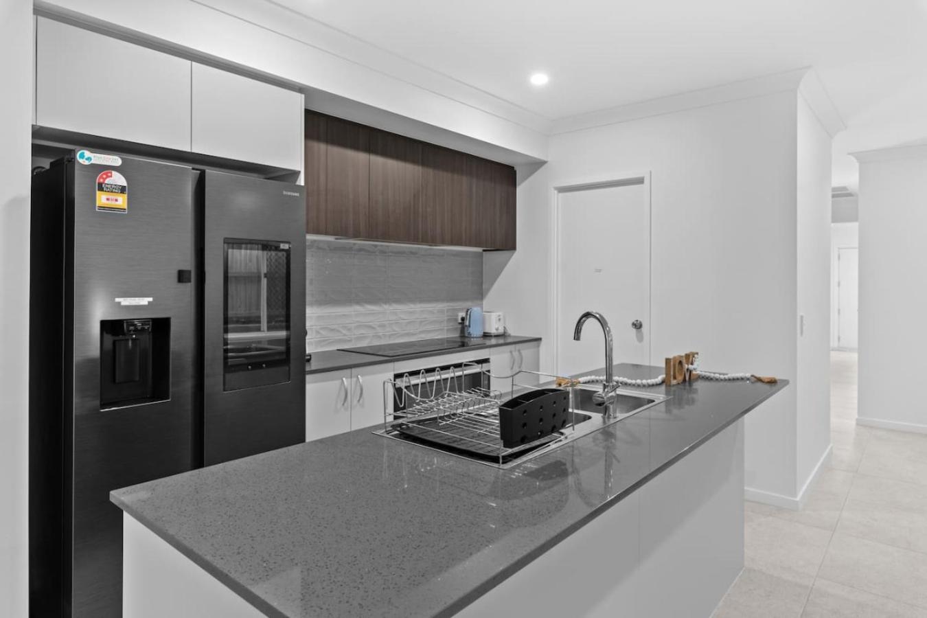 1mins To Mall Brandnew 4beds Cozy With Ducted Ac Holiday home *