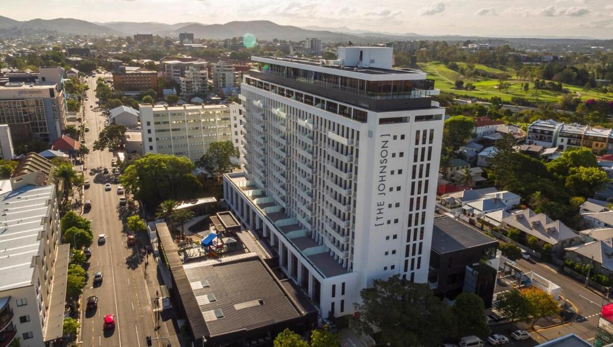 Trendy 1 Bedroom With Views Pool And Gym Brisbane